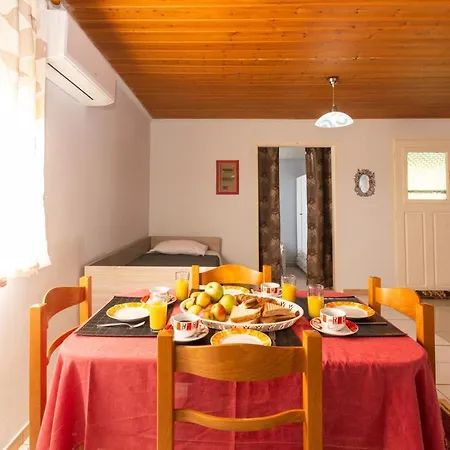 Serenity House Apartament *
